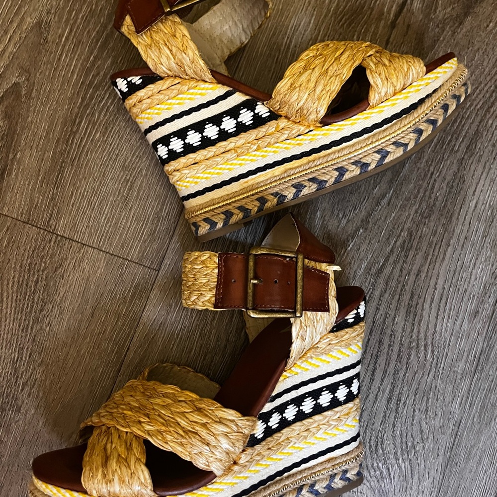 MIA Tan and navy woven wedges